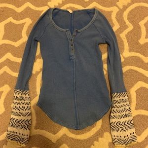Free people blue shirt with knit sleeves size XS